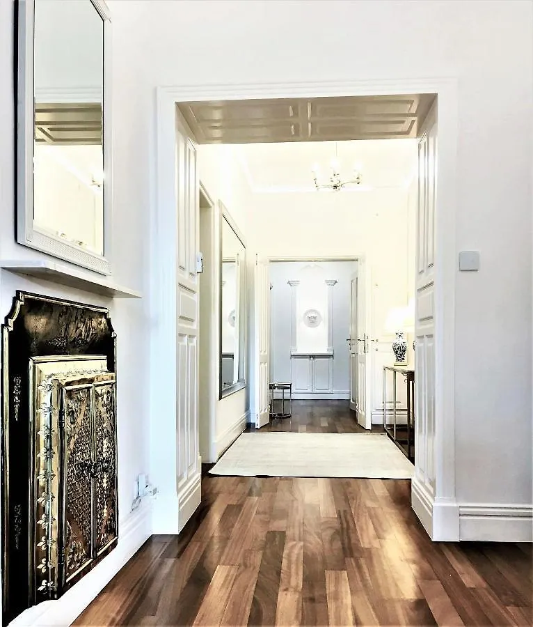 Mondrian Luxury Suites & Apartments Market Square IV Warsaw Aparthotel
