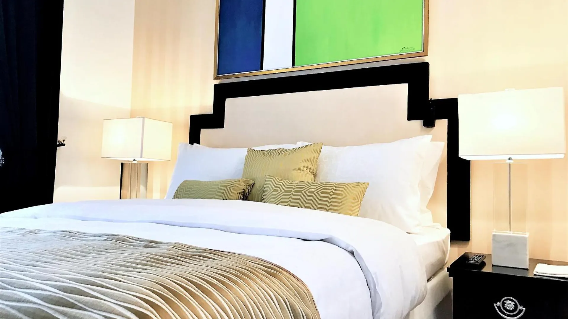 Mondrian Luxury Suites & Apartments Market Square IV Warsaw Aparthotel