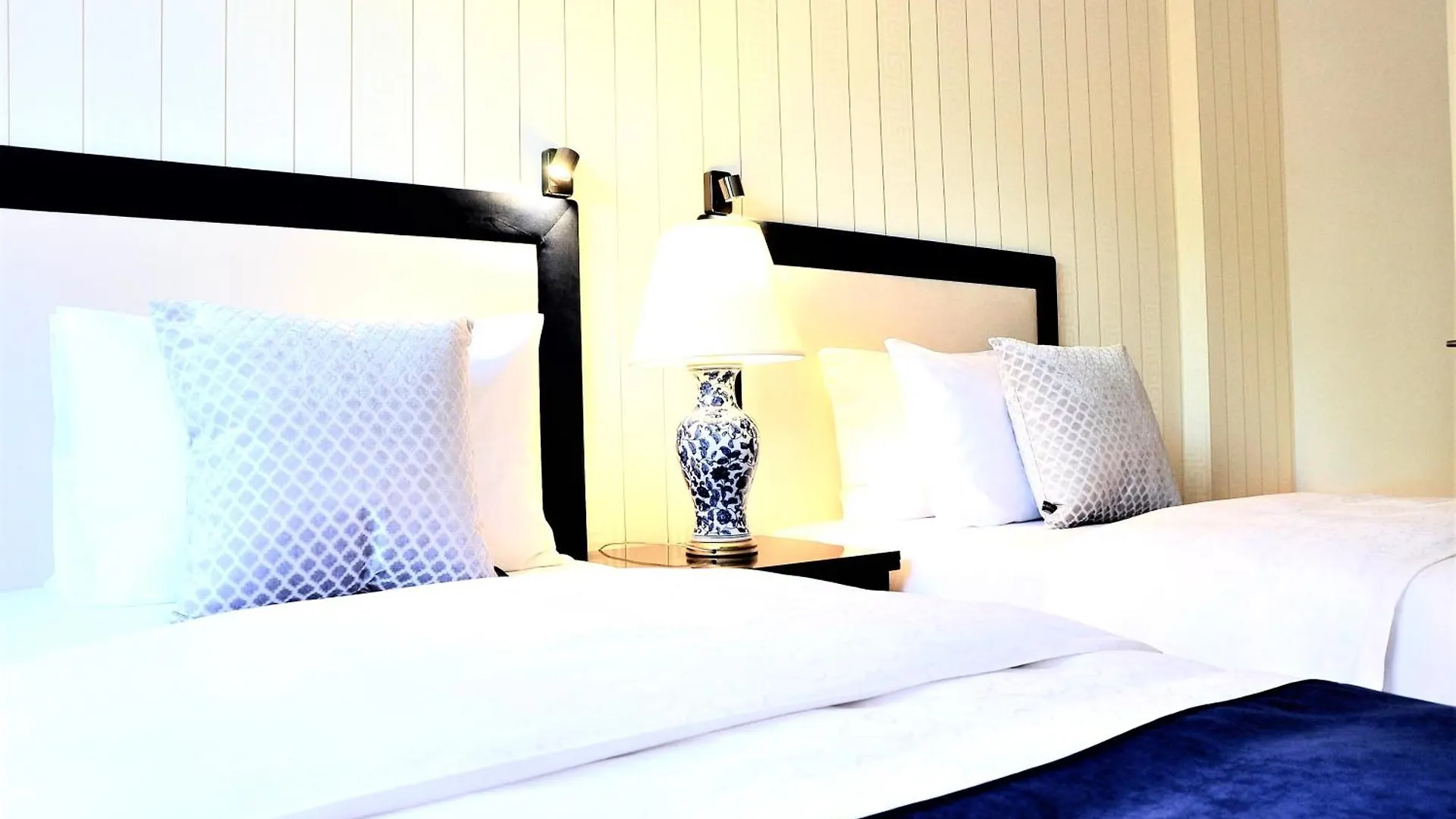 Aparthotel Mondrian Luxury Suites & Apartments Market Square IV Warsaw