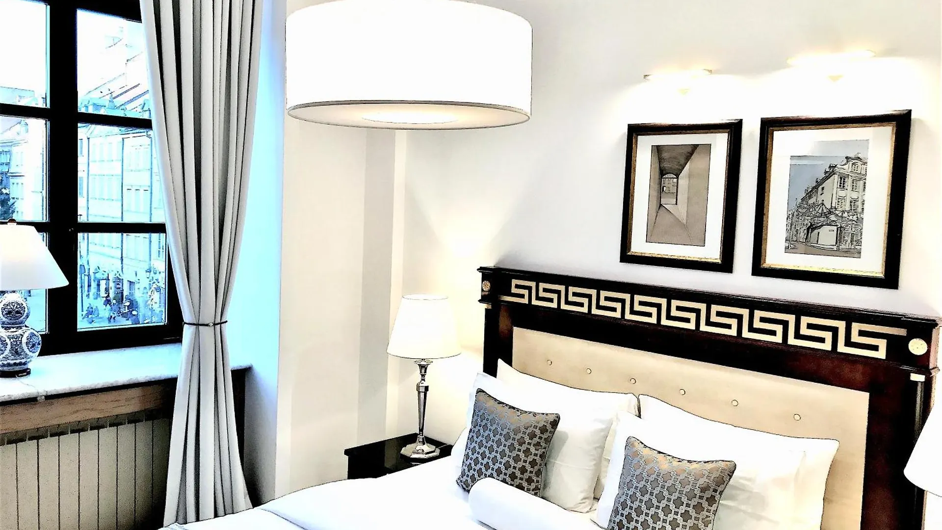 Mondrian Luxury Suites & Apartments Market Square IV Warsaw Aparthotel