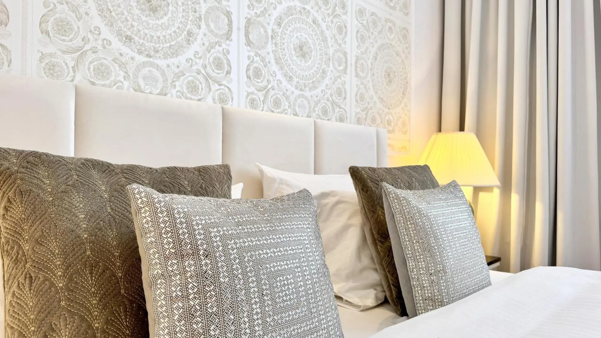 Mondrian Luxury Suites & Apartments Market Square IV Warsaw Aparthotel