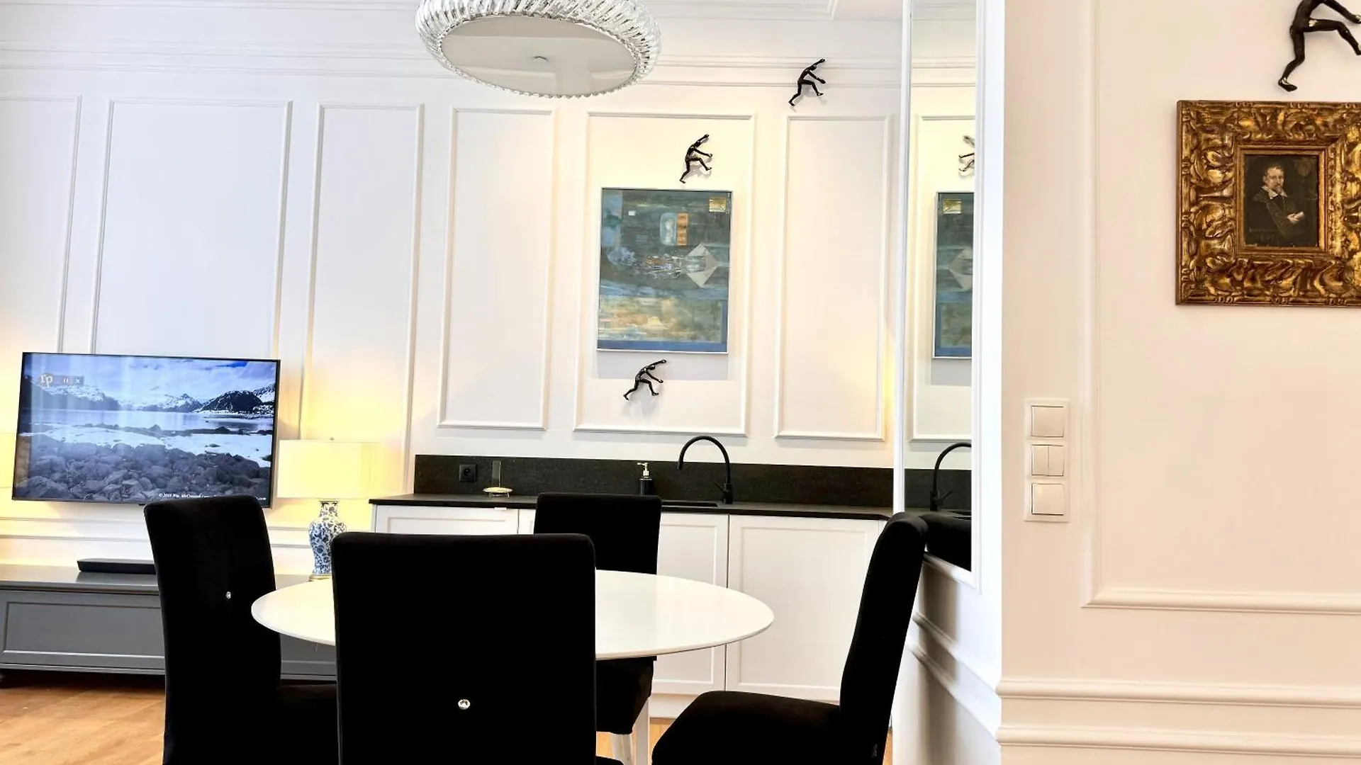 Mondrian Luxury Suites & Apartments Market Square IV Warsaw 0*,