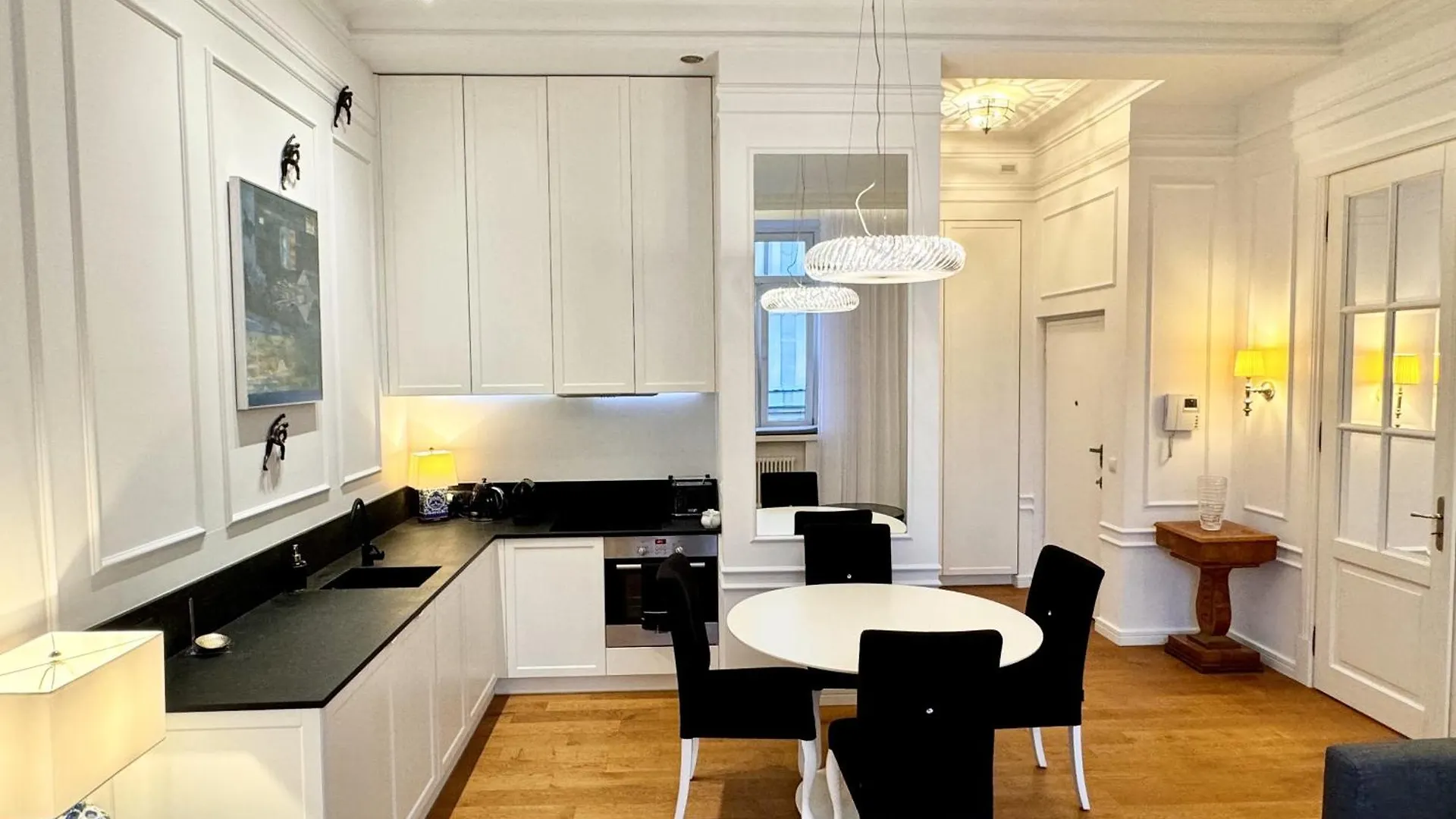 Mondrian Luxury Suites & Apartments Market Square IV Warsaw Aparthotel